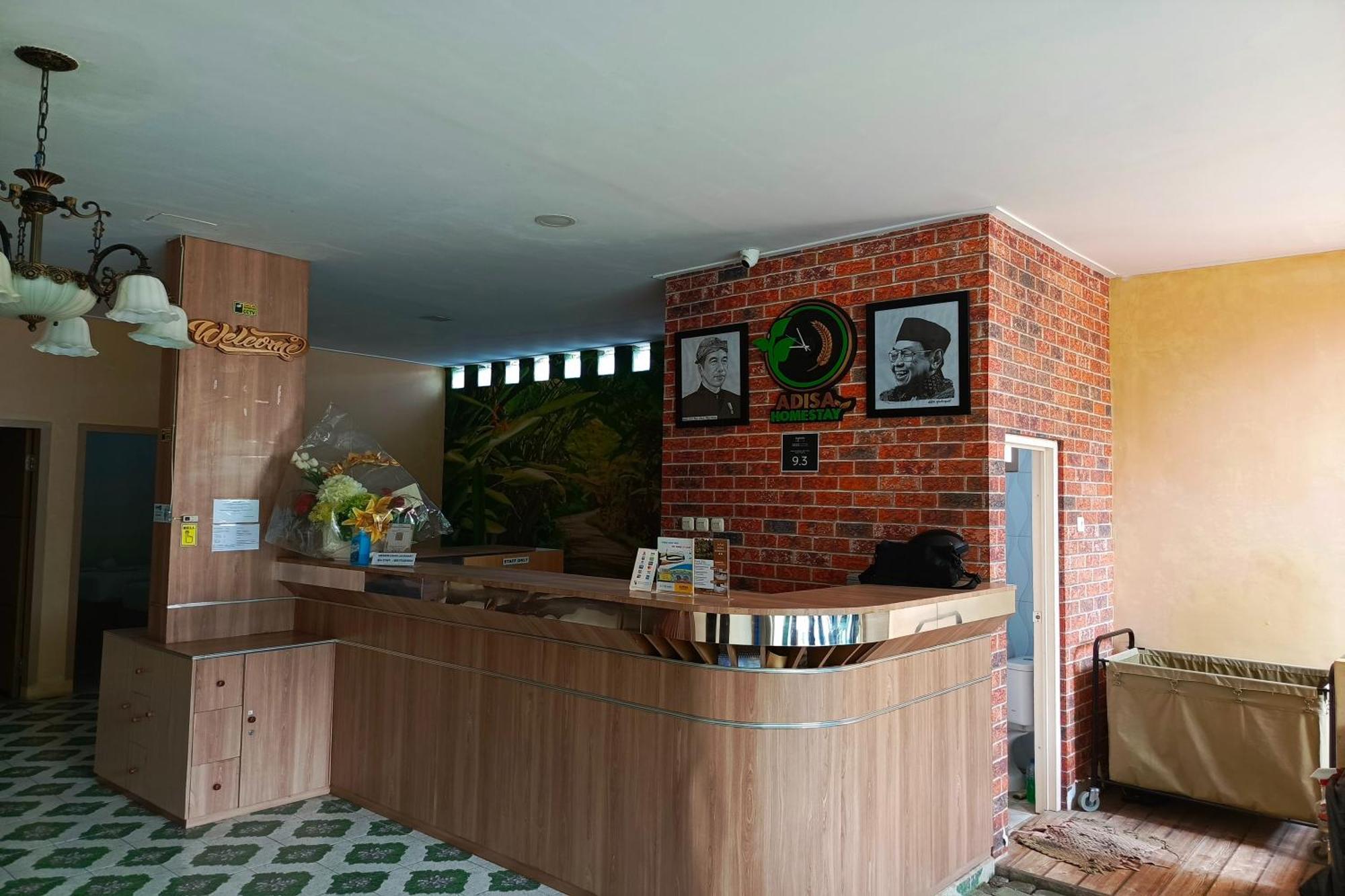 Adisa Homestay Malang Exterior photo