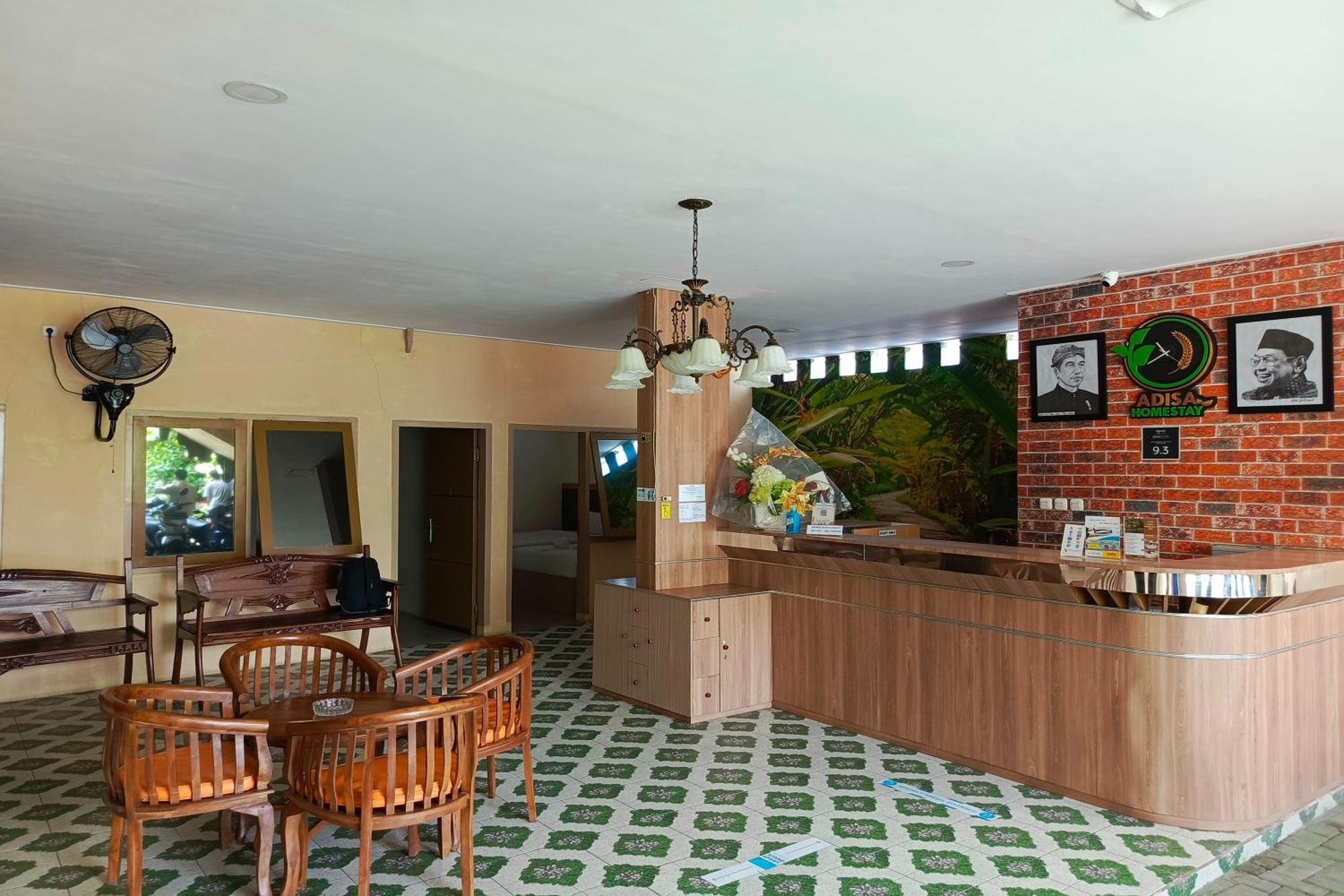 Adisa Homestay Malang Exterior photo