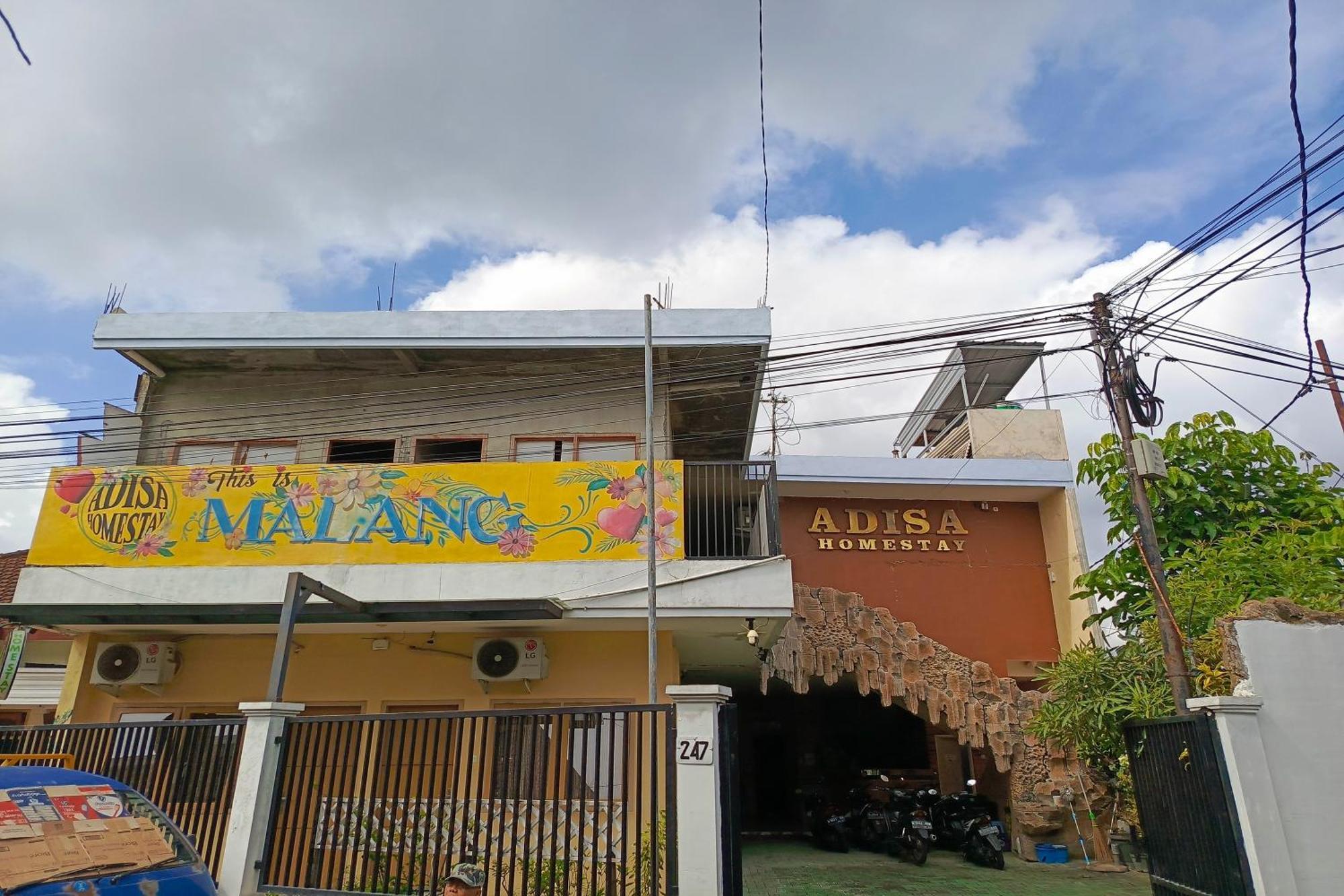 Adisa Homestay Malang Exterior photo
